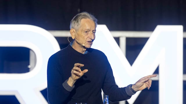 Geoffrey Hinton, padre de la IA y premio Nobel: “De igual modo que las ratas nunca comprenderán los números primos”