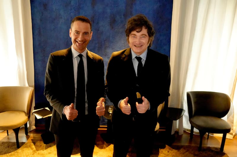 El presidente Javier Milei y el CEO de Glencore, Gary Nagle, en el Argentina Week París