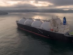 Guerra en Medio Oriente: Argentina suma “petrodólares” por la disparada del crudo, pero hay alerta por el GNL