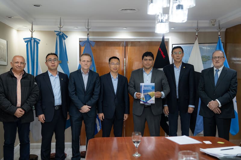 Representantes de Gezhouba y Eling hicieron gestiones por las represas con el gobernador de Santa Cruz, Claudio Vidal.