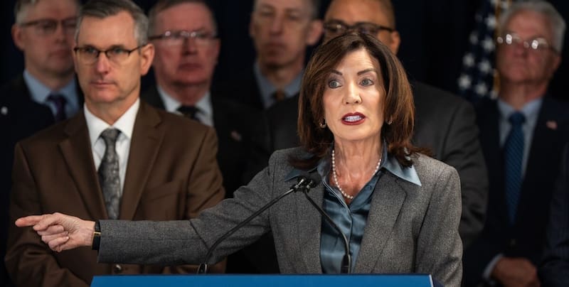 En Nueva York, la gobernadora Kathy Hochul analiza actualizar el esquema de jubilación anticipada (Photographer: Angelina Katsanis/ Bloomberg.)