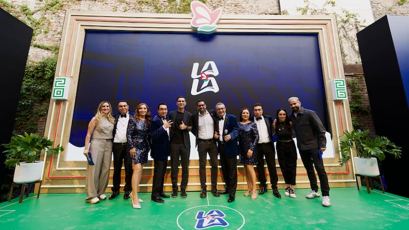 Rafa Márquez (quinto desde la izquierda) y Los Ángeles Azules.