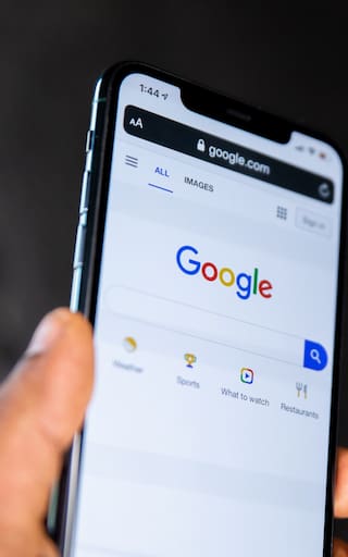 Google te escucha siempre: cómo podés desactivar el micrófono de tu celular en simples pasos