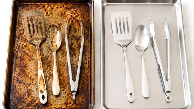 Ni vinagre ni bicarbonato: la mejor forma de quitar la grasa de las bandejas y las fuentes de cocina