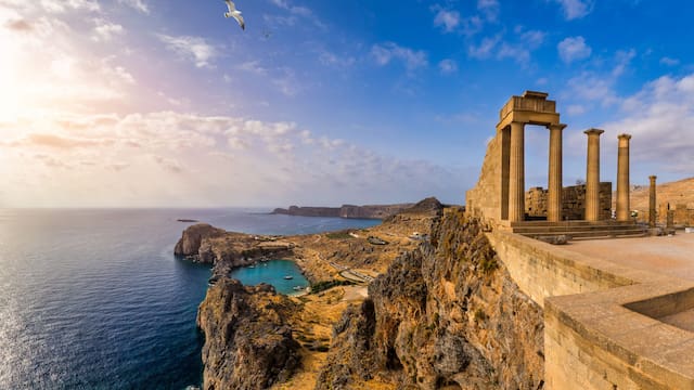 El Corte Inglés lanza ofertas para conocer “la tierra del Olimpo”: incluye vuelo y hotel en Grecia a un bajo coste