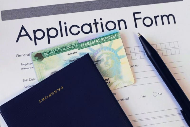 USCIS reabrió investigaciones sobre ciertas postulaciones de green card.