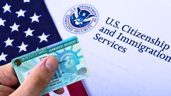 Oficial y definitivo | Estados Unidos aprobará automáticamente las green cards de todos los trabajadores que cumplan con este requisito clave