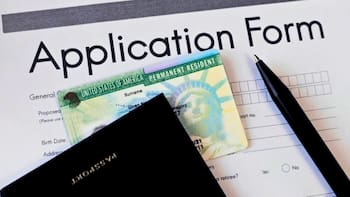 Cambian la Green Card desde mayo 2026: por orden de USCIS, los inmigrantes deberán solicitar así la residencia y los permisos de trabajo