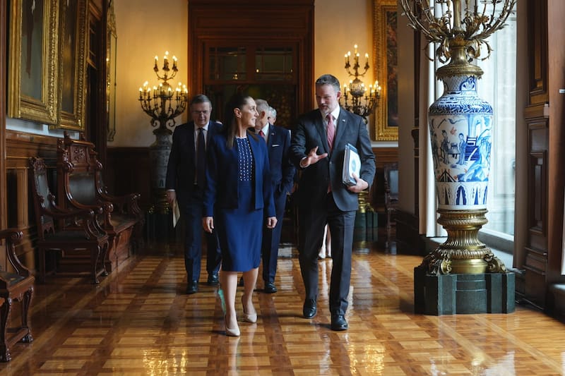 La presidenta Claudia Sheinbaum recibió al embajador comercial de Estados Unidos, Jamieson Greer, en Palacio Nacional durante la tercera revisión formal del TMEC.