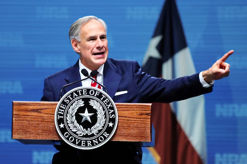 La medida fue dispuesta por el gobernador Greg Abbott y establece una pausa en determinados trámites de visa. Fuente: archivo.