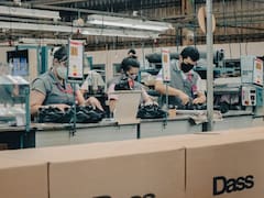 La fábrica que produce Nike y Adidas en el país reduce a menos de la mitad su personal