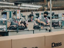 La fábrica que produce Nike y Adidas en el país reduce a menos de la mitad su personal