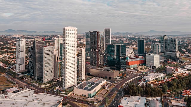 Guadalajara enfrenta escasez de oficinas corporativas pese a alta percepción de inseguridad