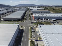 México acelera exportaciones tecnológicas a EEUU mientras la industria automotriz pisa el freno