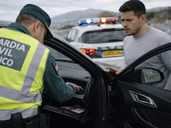Alerta oficial | El Gobierno revisará todas las guanteras y anulará licencias si detecta este objeto prohibido