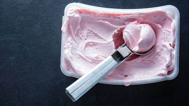 Guardar el helado en una bolsa dentro del freezer: para qué sirve y por qué lo recomiendan
