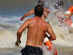 Playa repleta y vigilancia parcial: guardavidas llaman a la precaución en costas de Montevideo