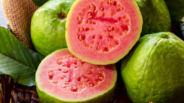 La fruta salvaje que pocos conocen que debes comer antes de dormir para descansar mejor