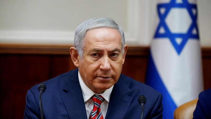 “Uno de los pilotos apuñaló al otro y, al parecer, intentó estrellar el avión”, dijo Netanyahu.