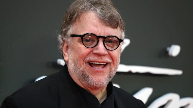 Netflix agregó una película de terror de Guillermo del Toro que dura menos de 2 horas y tiene un elenco de lujo