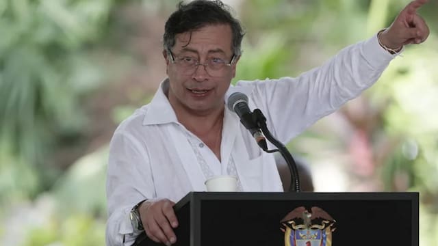 Gustavo Petro dio marcha atrás con los aranceles del 100% a productos importados de Ecuador
