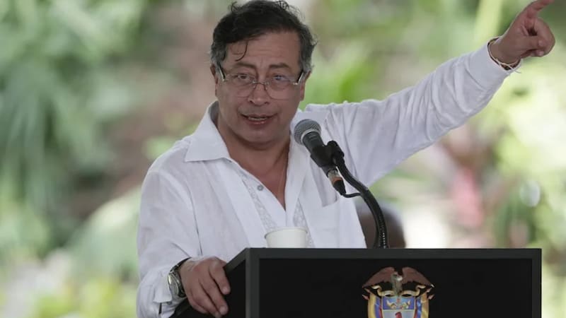 Gustavo Petro dio marcha atrás con los aranceles del 100% a productos importados de Ecuador.
