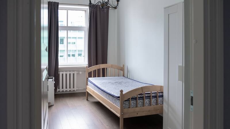 El alquiler de habitaciones sigue creciendo en España, con una oferta al alza y precios que alcanzan los 425 euros de media ante la presión del mercado residencial.