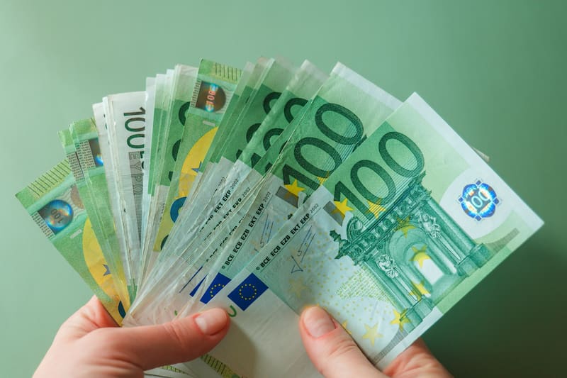 Nueva ayuda de hasta 20.500 euros para reformar la vivienda: cambiar las ventanas puede entrar entre las mejoras subvencionables. Fuente: Shutterstock