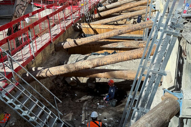 Hallan en el centro de París un posible tramo de la muralla de la antigua Lutecia gala.