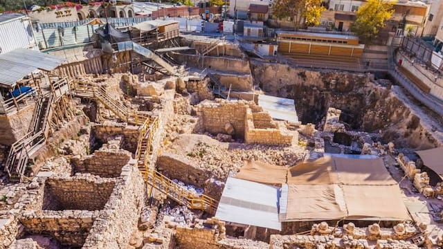 Mientras crece la tensión entre Israel e Irán, descubren una joya de oro de la época de Alejandro Magno en Jerusalén