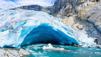 Hallazgo insólito: un glaciar noruego se derritió y dejó a la vista un artefacto imposible de hace 1700 años
