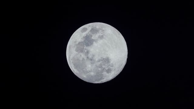 Llega la Luna llena de octubre de 2026: cómo y desde dónde podrá observarse en España