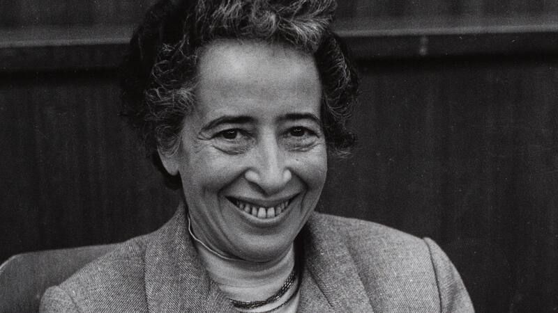 Hannah Arendt, filósofa: “La esencia de los derechos humanos es el derecho a tener derechos”.