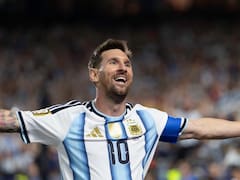 Con tres goles de Messi, Argentina debutó con un triunfo contundente frente a Argelia