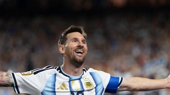 Con tres goles de Messi, Argentina debutó con un triunfo contundente frente a Argelia
