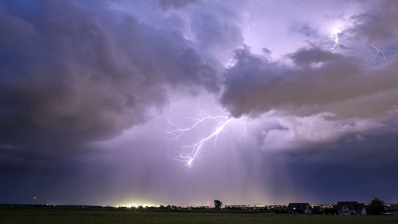 Hay alerta por lluvias y actividad eléctrica en Río Negro y Chubut: cuáles son las zonas afectadas en cada provincia.