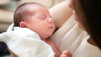 Confirmado por el Registro Civil: todos estos bebés serán anotados con el apellido del exmarido de la madre, aunque no sea el padre
