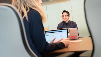 Empresas de EEUU, Europa y China compiten por el talento mexicano con salarios que pueden duplicarse