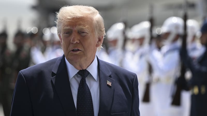 El presidente de Estados Unidos, Donald Trump, dijo este miércoles que le ordenó a su secretario del Tesoro, Scott Bessent, cortar “completamente” el comercio con España. Foto: EFE.