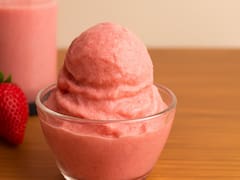 Cómo hacer helado de frutilla casero: la receta cremosa en la licuadora con 3 ingredientes y en minutos