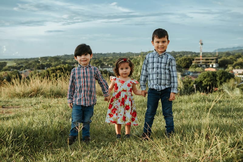 Un informe revela cuál es el hermano más inteligente en una familia.