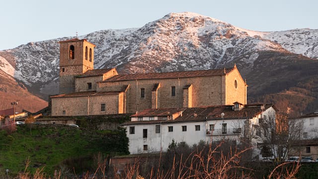 El pueblo más bonito para visitar en noviembre, según “National Geographic”: está rodeado de montañas y tiene la mejor gastronomía del país