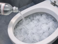 Colocar cubos de hielo con vinagre dentro del inodoro: para qué sirve y por qué es recomendado