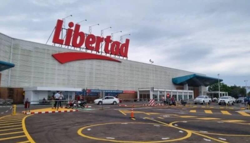 Después de más de 20 años de actividad, el Hipermercado Libertad de Godoy Cruz, Mendoza, bajó definitivamente sus persianas.