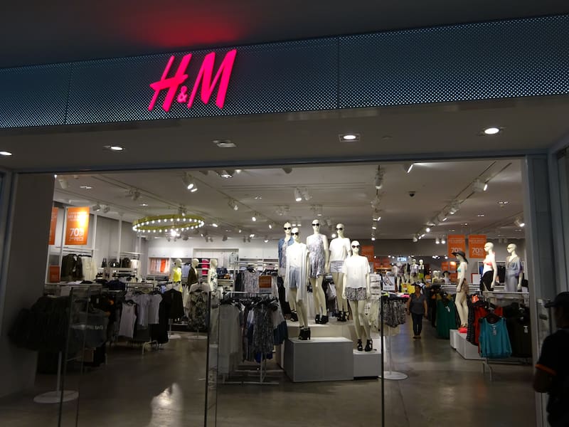 H&M confirmó que más de 200 tiendas bajarán sus persianas a nivel global en 2025. Foto: Wikimedia Commons