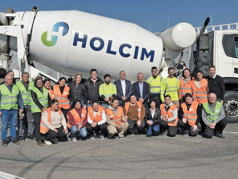 Holcim cuenta con programas dirigidos a mujeres que se incorporan a la industria.