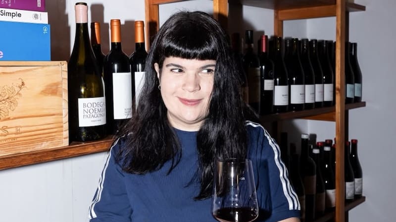 La International Wine and Spirit Competition (IWSC) distinguió a Agustina de Alba como una de las cinco comunicadoras de vino más influyentes del mundo.
