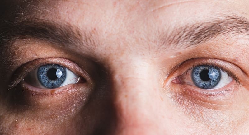 Beneficios y desventajas de tener los ojos azules o claros