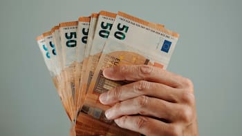 Un directivo de una gran empresa española puede ganar hasta 111 veces más que el salario medio, según un estudio