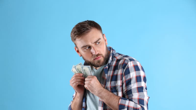 Los residentes fiscales en España que posean cuentas bancarias, valores, seguros o bienes inmuebles en el extranjero por un valor superior a 50.000 euros están obligados a declararlos.